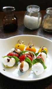 Caprese kabobs recipe from @bijouxandbits