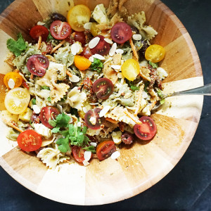 Mediterranean pasta salad from @bijouxandbits