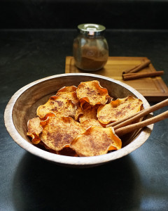 Baked sweet potato chips recipe from @bijouxandbits