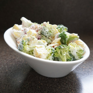 Low carb broccoli salad recipe from @bijouxandbits