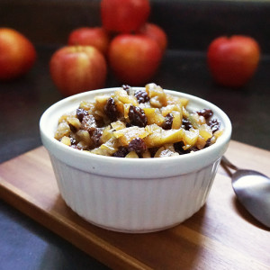 Warm apple chutney recipe from @bijouxandbits