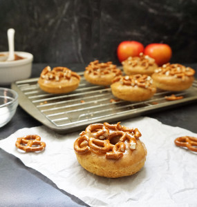 Salted caramel apple cider donuts recipe from @bijouxandbits