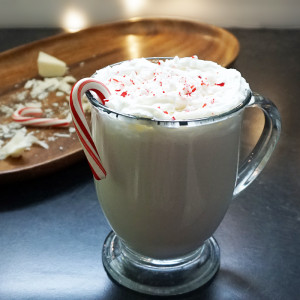 Peppermint white hot chocolate recipe from @bijouxandbits