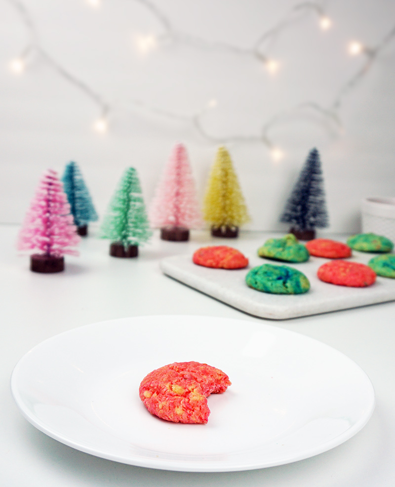 Easy Christmas confetti cookies from @bijouxandbits