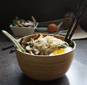 Miso ramen with tofu from @bijouxandbits #ramen #asian