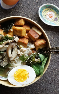 Miso ramen with tofu from @bijouxandbits #ramen #asian