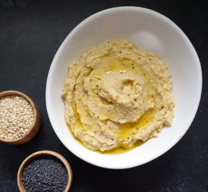 Everything bagel hummus from @bijouxandbits #hummus