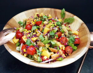 Mango salsa pasta salad from @bijouxandbits