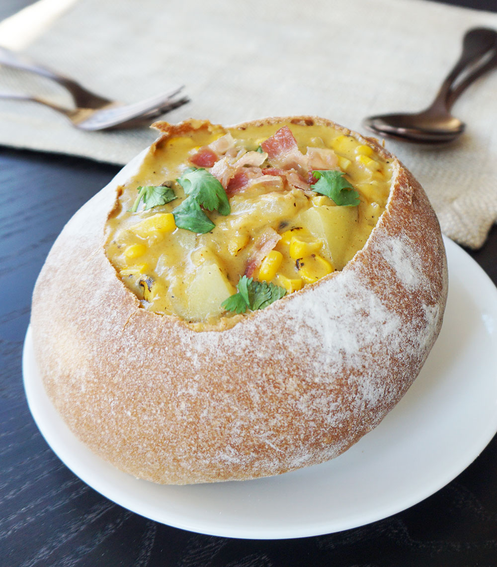 Bacon and roasted corn chowder from @bijouxandbits 
